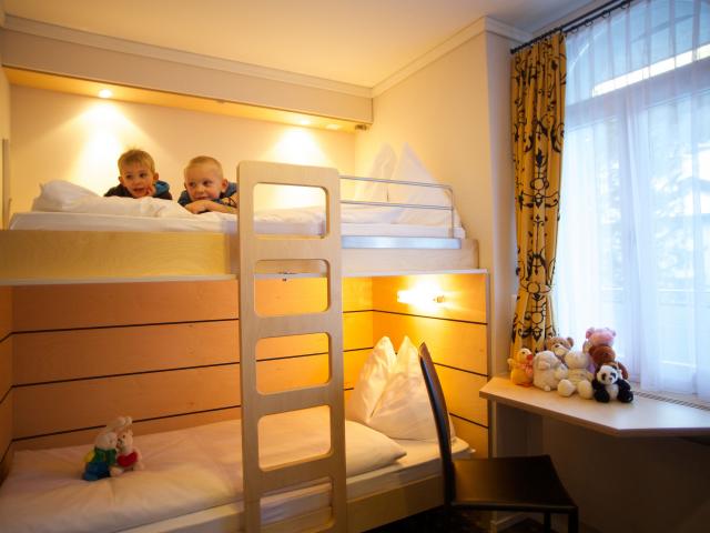 Family room Mettenberg Wetterhorn, separate bedroom, Hotel Belvedere Grindelwald
